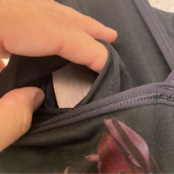 Lululemon Atma Tank Midnight Iris Multi Black floral print size 8/10 - Picture 9 of 13